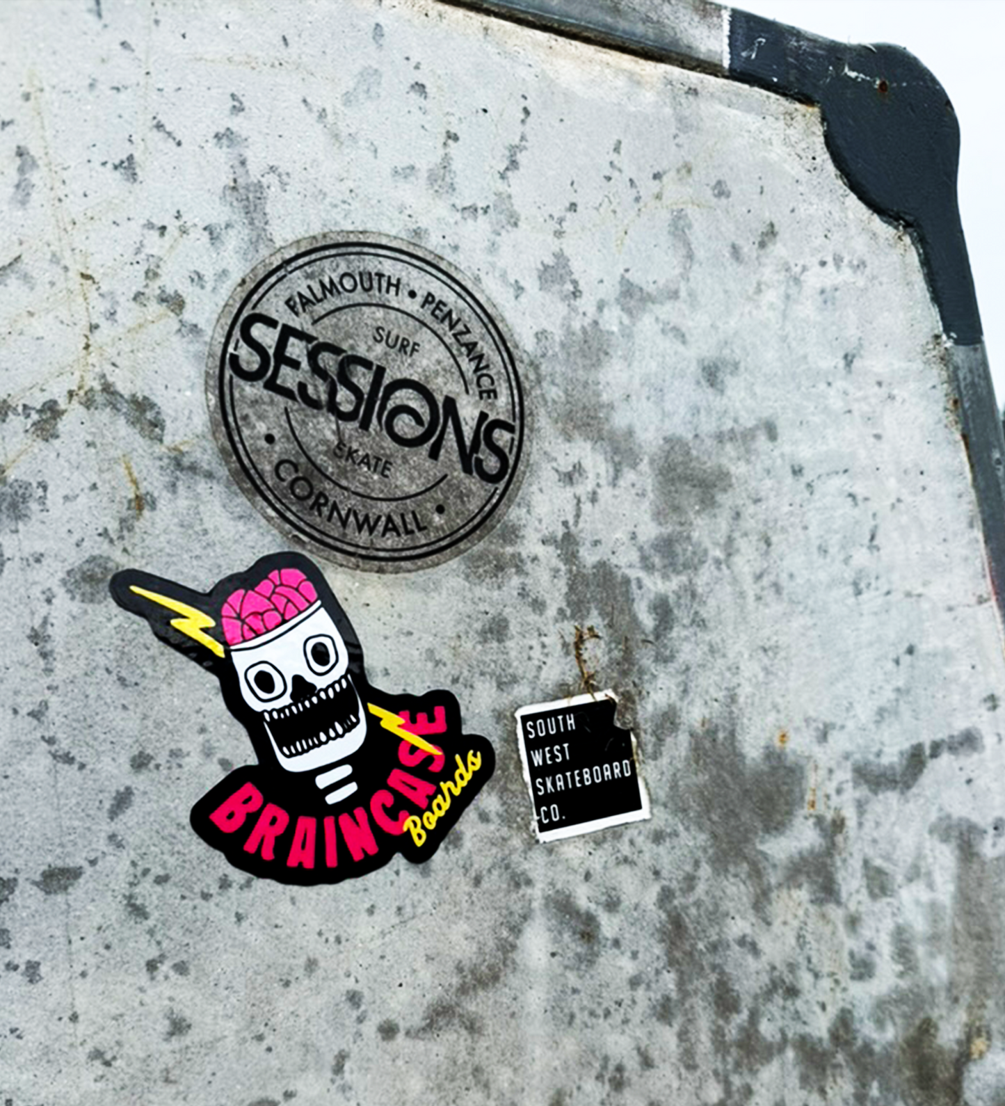 BRAINCASE STICKER [YELLOW]